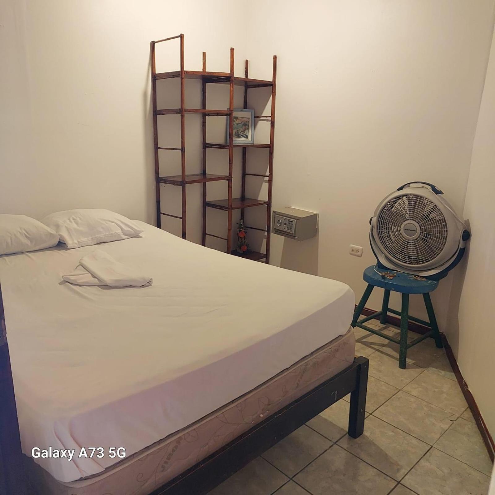 Costa Linda Art Hostel Manuel Antonio Luaran gambar