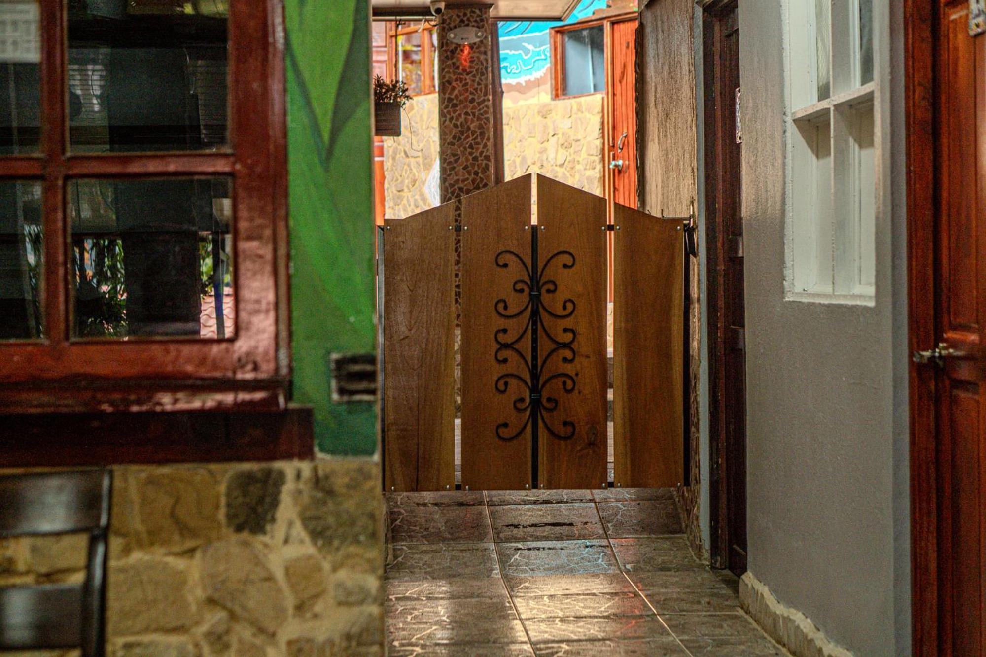 Costa Linda Art Hostel Manuel Antonio Luaran gambar
