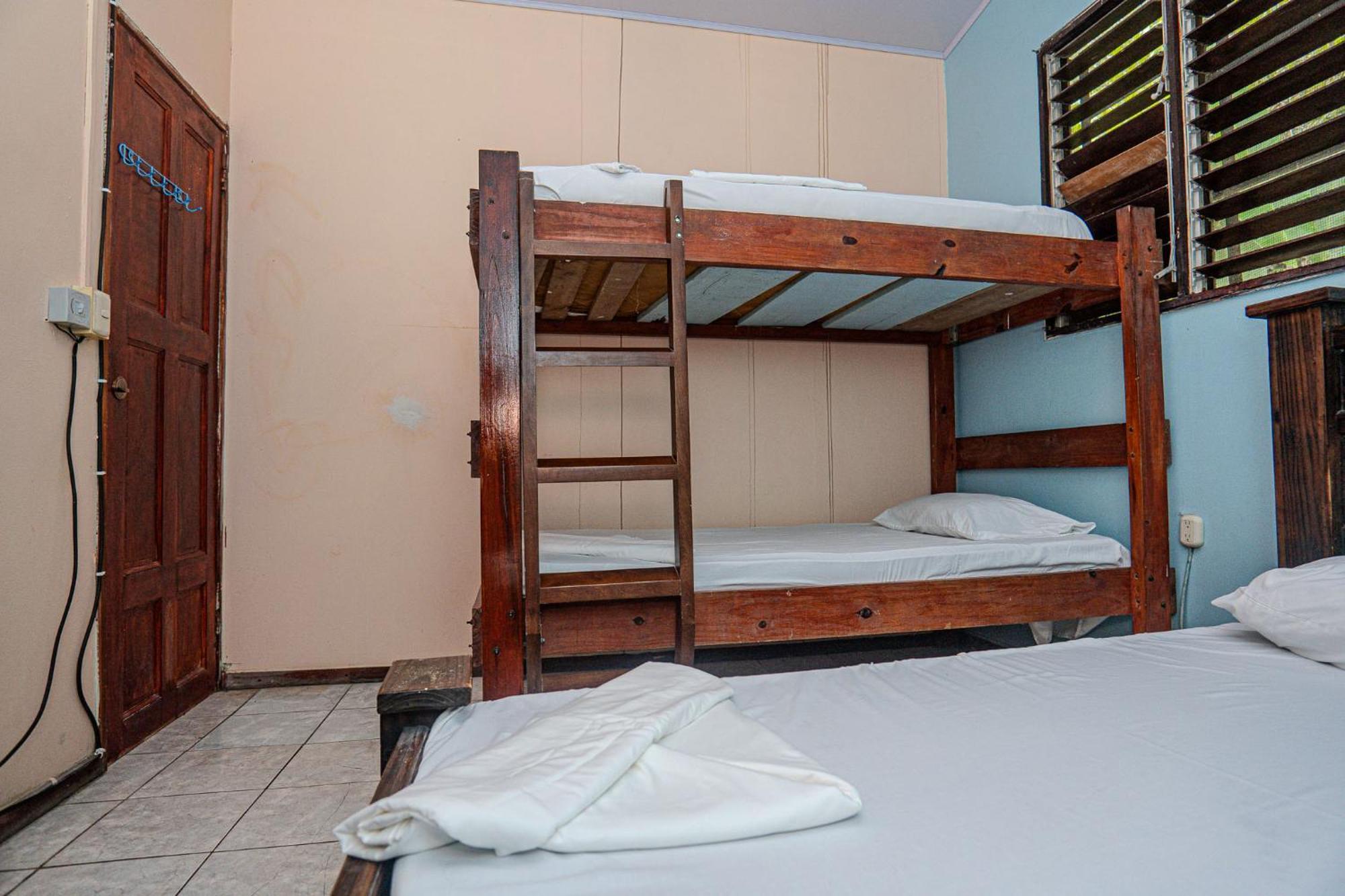 Costa Linda Art Hostel Manuel Antonio Luaran gambar