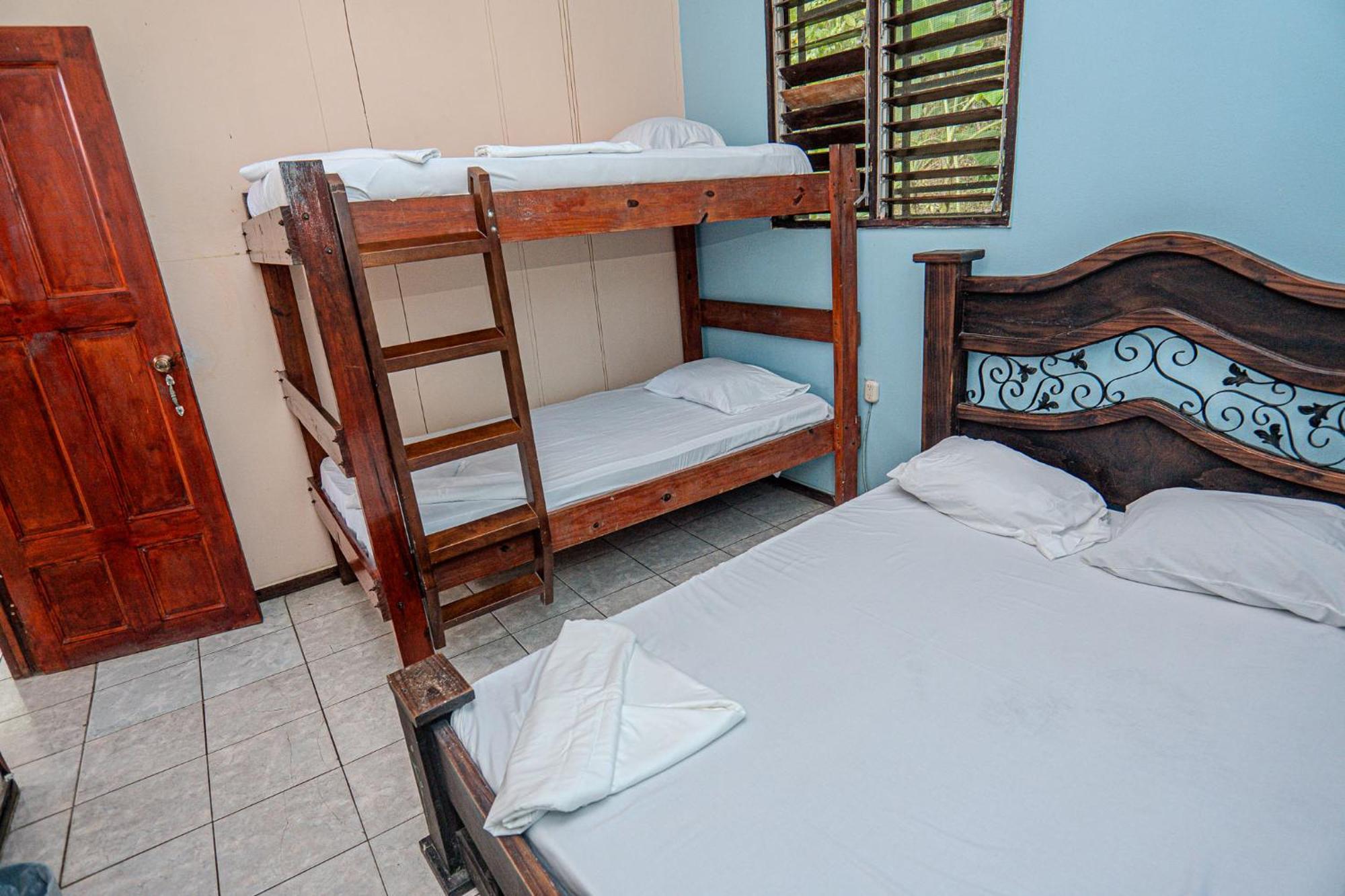 Costa Linda Art Hostel Manuel Antonio Luaran gambar